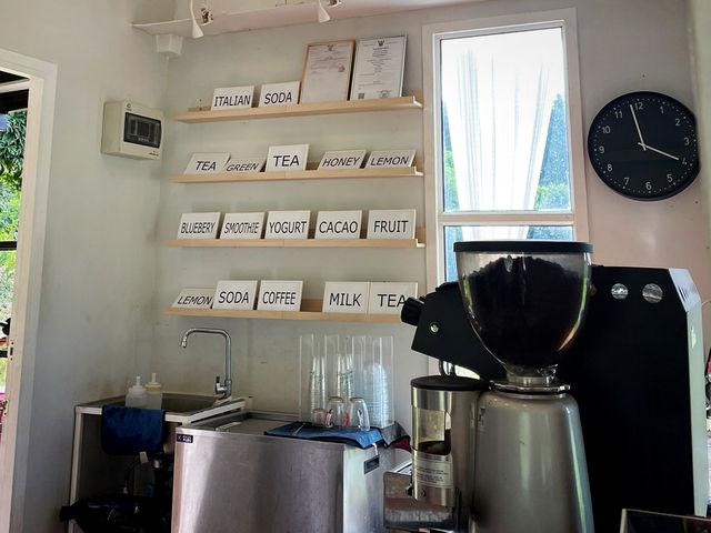 จิบกาแฟ ชมวิวทะเลสาบสุดชิลล์