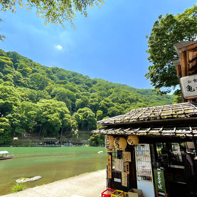 【京都】新緑とエメラルドグリーンの水面・・風光明媚な絶景