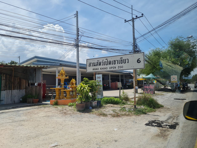 Khao Kheow Open Zoo 