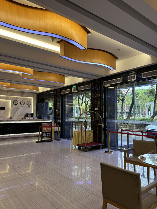 Linghang Hotel
