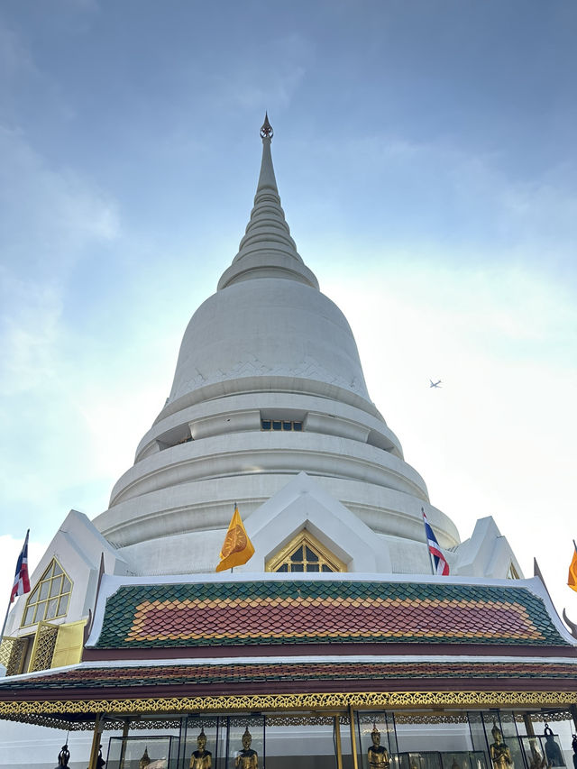 เข้าวัด ไหว้พระเจดีย์ศรีมหาธาตุ!🍀