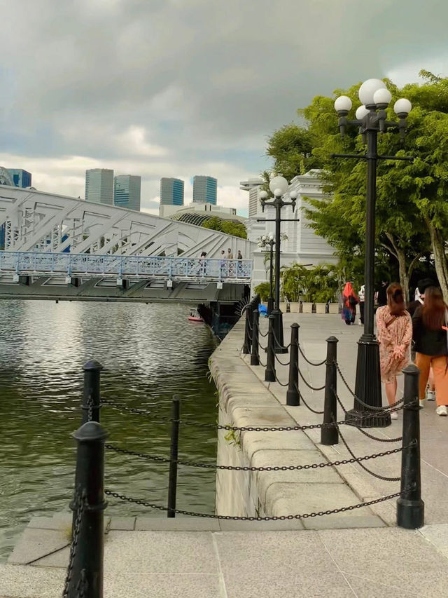“Reflections of Time: The Soul of Singapore River”