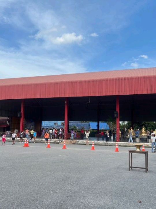 ไหว้พระขอพร หลวงปู่ทิม วัดละหารไร่ ระยอง