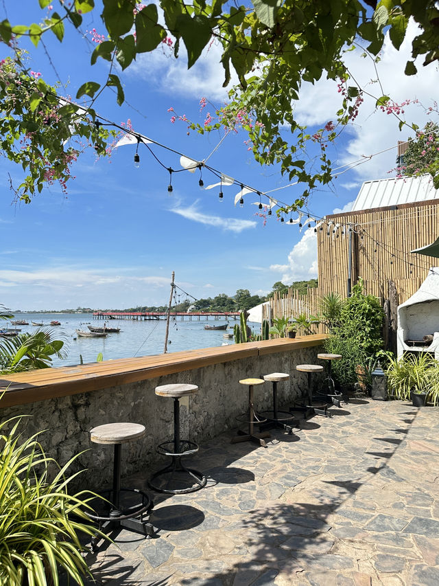 Little Town Sriracha : คาเฟ่ลับศรีราชาติดริมทะเล
