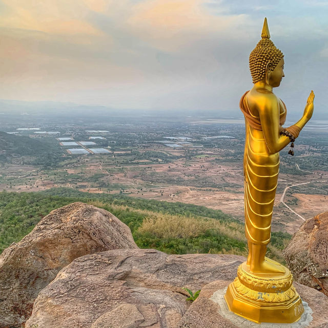 เขาพระยาเดินธง 