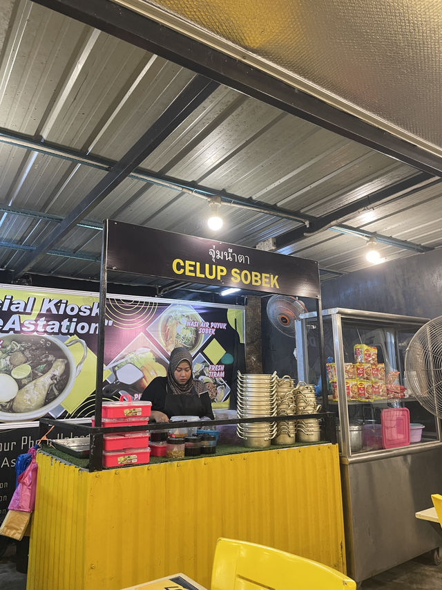 Vibrant Street Food Adventure at Double A Station, Pasir Puteh, Kelantan!