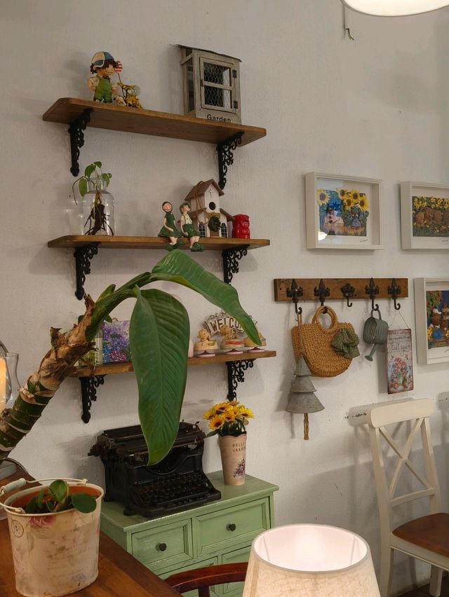 Floral Tea & Fluffy Cake Feels in Georgetown