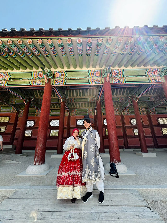 Wearing Hanbok Walk Around Gyeongbokgung Palace😍