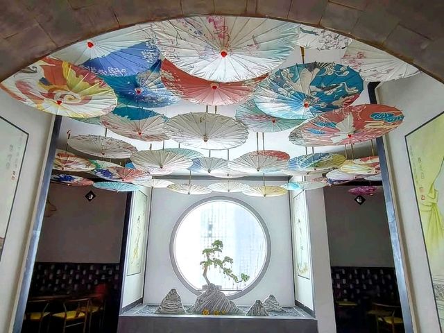 雲南 | 若水三千親水餐廳，白牆青瓦、環境清幽的質感餐聽