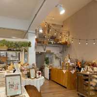 Daisycafebkk 2nd floor cafe (วิภาวดี ซอย 5)