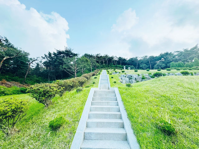 Seongnae Reservoir: Nature’s Mirror