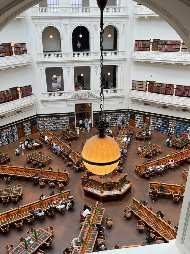 全墨爾本最美的室內景點📚維多利亞州立圖書館📎
