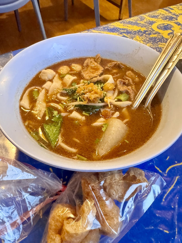 信義區巷弄的銅板美食「哈哈羅55泰式船麵」