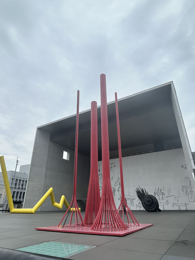【香川】香川出身のアーティスト作品が並ぶ「丸亀市猪熊弦一郎現代美術館（MIMOCA）」