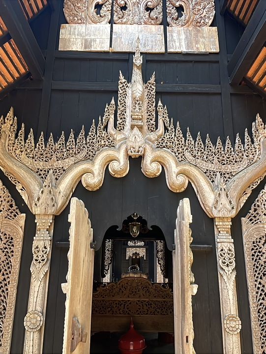 A budget trip to Baan Dam Museum in Chiang Rai👬👍💐😎