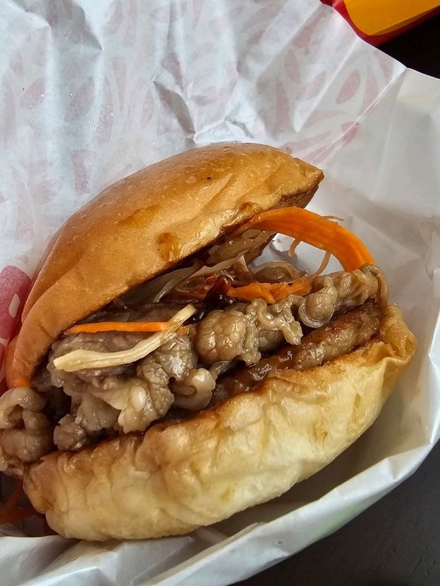 🍔 富山電鐵站內的異國風味驛站：日韓限定 Lotteria 樂天利
