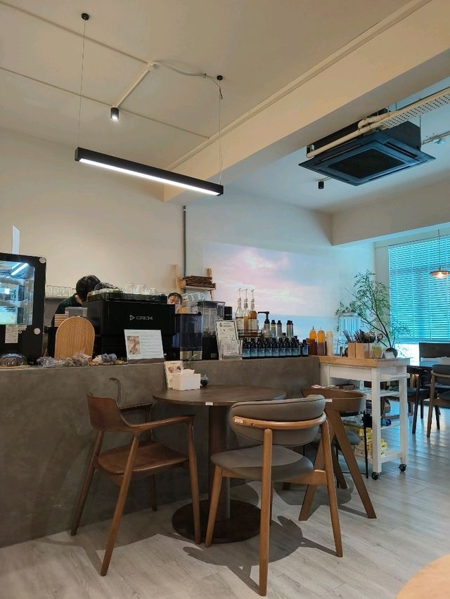 Budget Bliss in a Minimalist Café