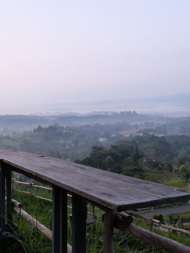 ที่นี่วิวดีทุกองศา at Phukaew Peak