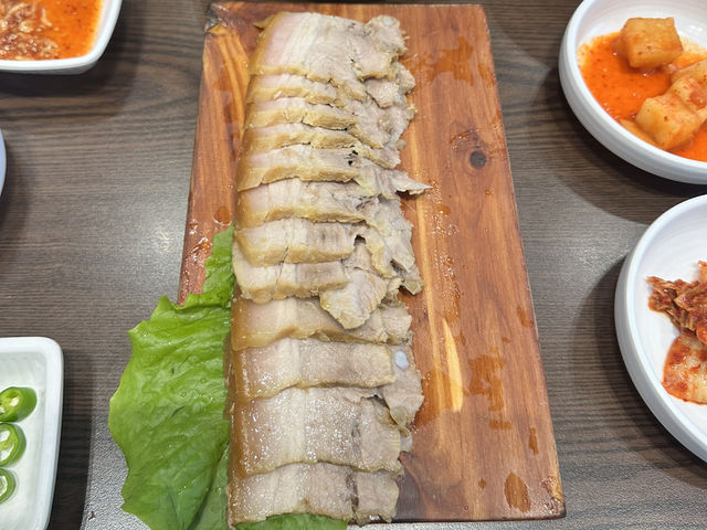 🍜一碗麵吃出濟州靈魂！《姊妹麵條》爆紅20年的人氣老店，連韓國明星都愛的傳奇美味！🔥🇰🇷 