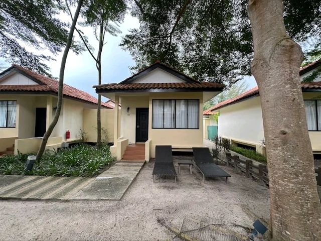 “Camar Resort Langkawi: Tranquil Beachfront Escape with 77 m Pool & Warm Hearts”