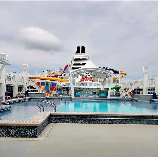 Ocean's Embrace: A Seafood Lover's Cruise Dream