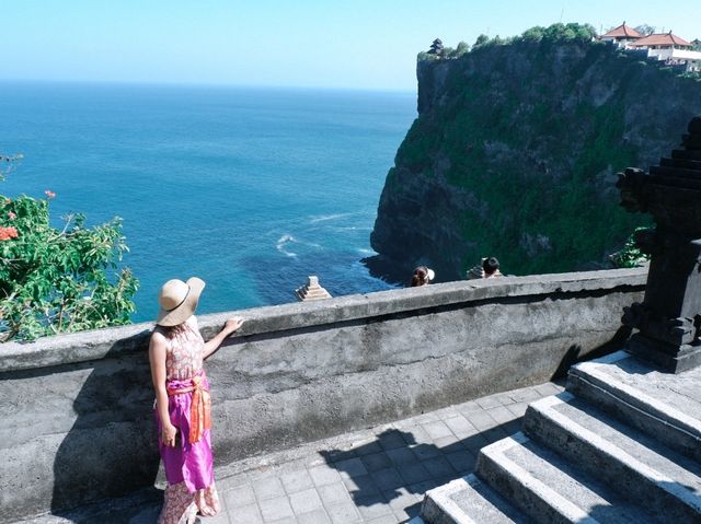 Uluwatu Temple, Bali – Breathtaking Views & Cheeky Monkeys! 🐒🌅🇮🇩