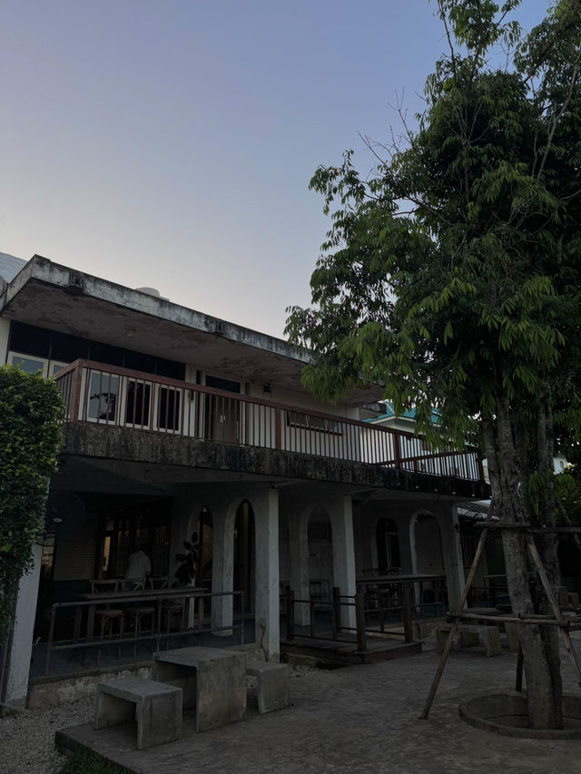 ร้านกาแฟมู้ดดี ริมแม่น้ำปิง เชียงใหม่ ☕️🌳