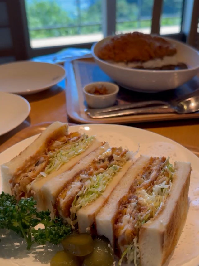 ☕ ザ・ロイヤルハウス（THE ROYAL HOUSE）—寝姿山山頂で絶景ランチ