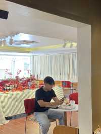 Trust Cafe and Studio: คาเฟ่มินิมอล ขนมอร่อย
