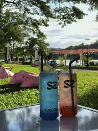 The Sky River Club บีชบาร์สีชมพูสุดคิวท์ริมน้ำกาญ
