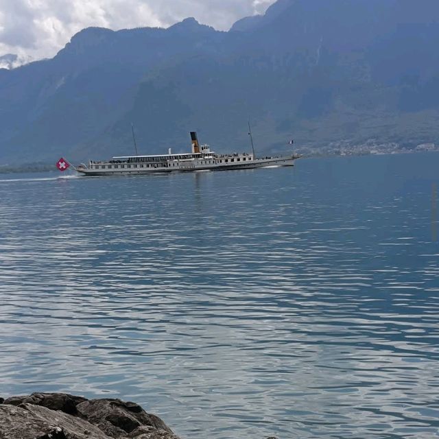 Stand‑Up Paddleboarding on Lake Geneva