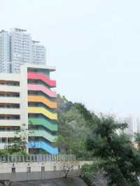 ถ่ายคู่ตึกสวยบันไดสีรุ้งที่โรงเรียนประถม ฮ่องกง