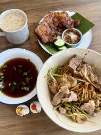 高雄大立百貨A館電影院旁邊（大城老船麵）美食小吃.值得推薦大家