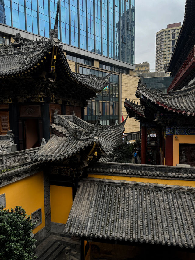 Luohan Temple วัดโบราณ ใจกลางเมืองฉงชิ่ง Luohan Temple วัดโบราณ ใจกลางเมืองฉงชิ่ง