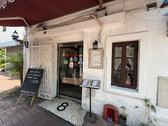 由路氹各酒店乘的士15分鐘、$50就可到達路環Citywalk
