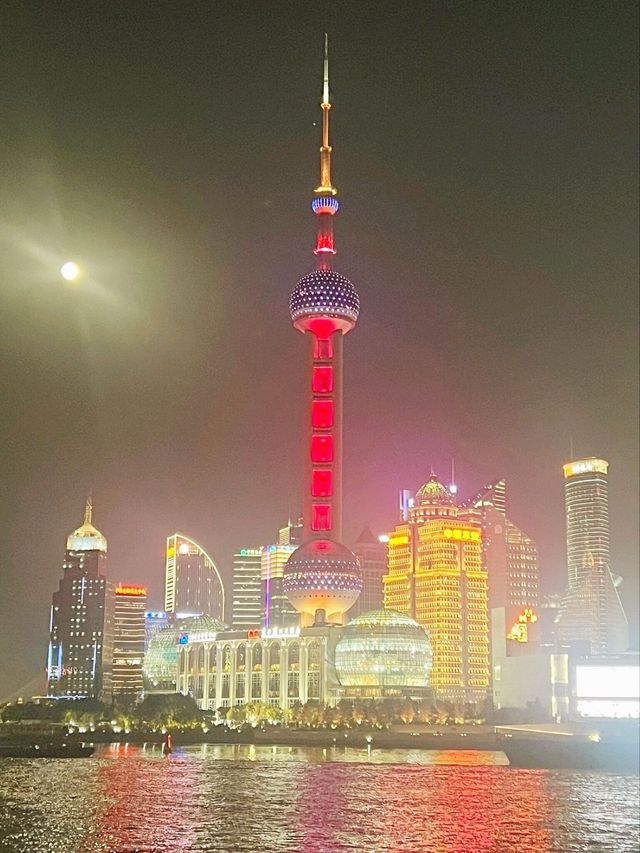 City Lights & Skyline Dreams – Exploring The Bund