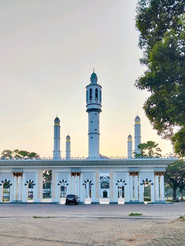 Pontianak's Spiritual Splendor & Seafood Delights