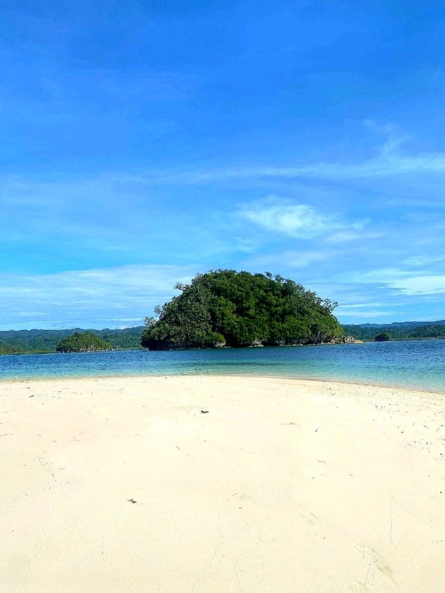 Beyond the Shore: Britania Group of Islands