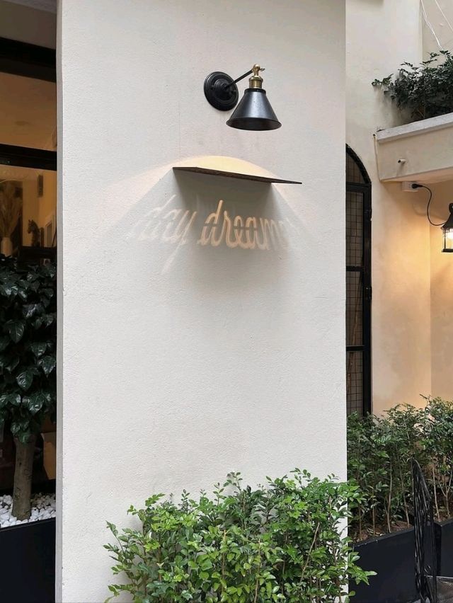 The Yard Café & Bistro offers