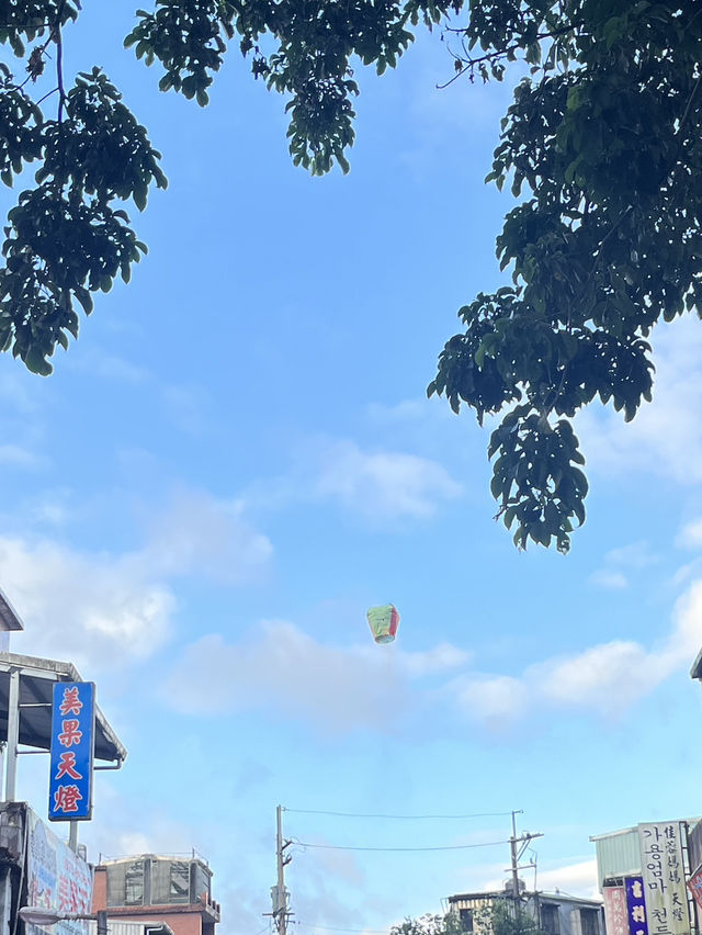 🎇 Shifen Sky Lanterns — Light Up Your Wish in the Taiwan Sky ✨🏮