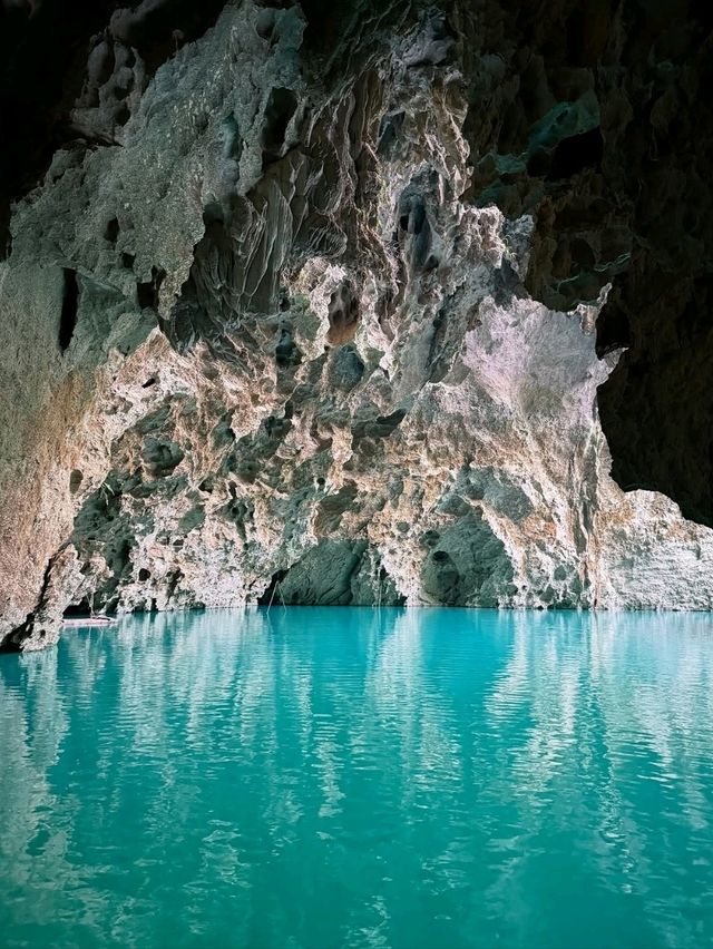 Lush Trails and Fairy Bridges at Xiaoqikong Scenic Area