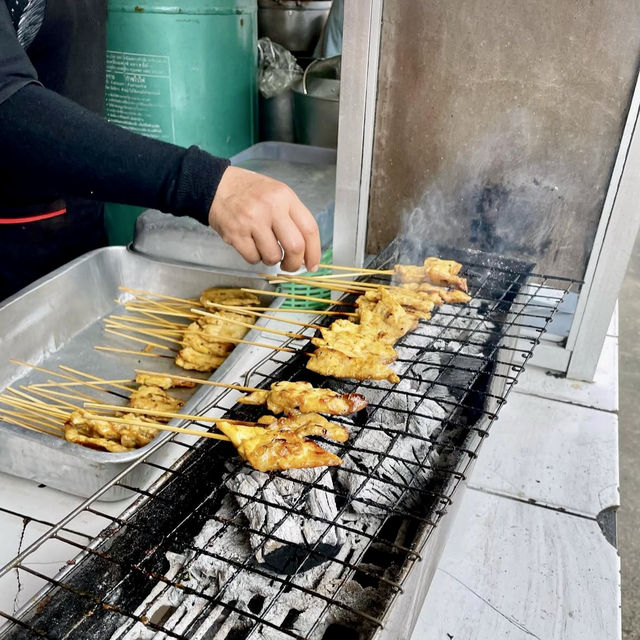 チェンマイで一番ローカルなカオソーイを食べるならここ！🇹🇭