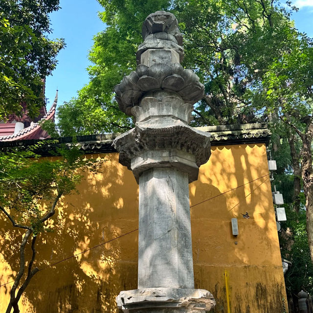 🕊️ Tranquility Amidst the Peaks — A Visit to 灵隐寺 (Lingyin Temple)