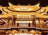 A Vibrant Labyrinth of Traditional Shopping and Cultural Discoveries