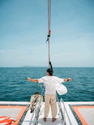 Luxurious Yacht Cruise with All-Day Activities