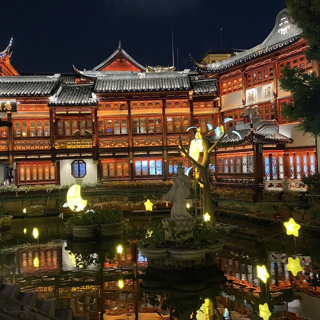 Autumn Whispers in Yu Garden