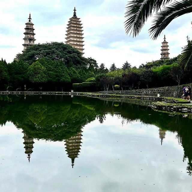 A Peaceful Journey at Chongsheng Temple
