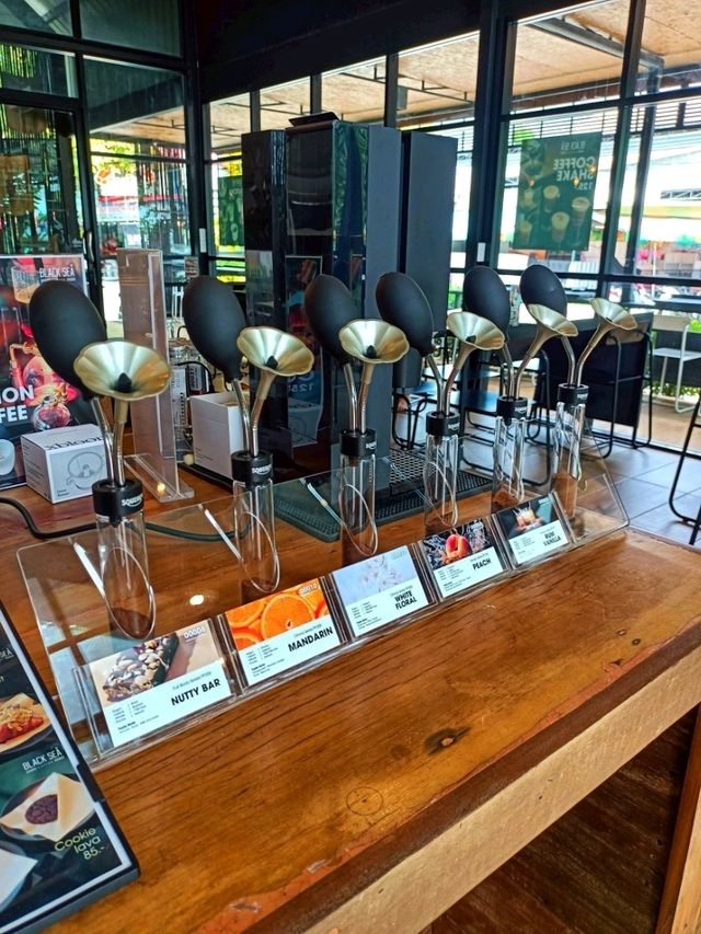 ชวนแวะชิมกาแฟแถวตลาดประมง อ่างศิลา