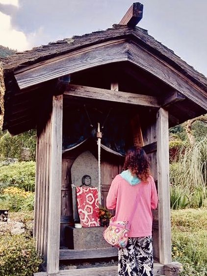 🏡「時光慢下來，走進茅草屋的田園故事。」