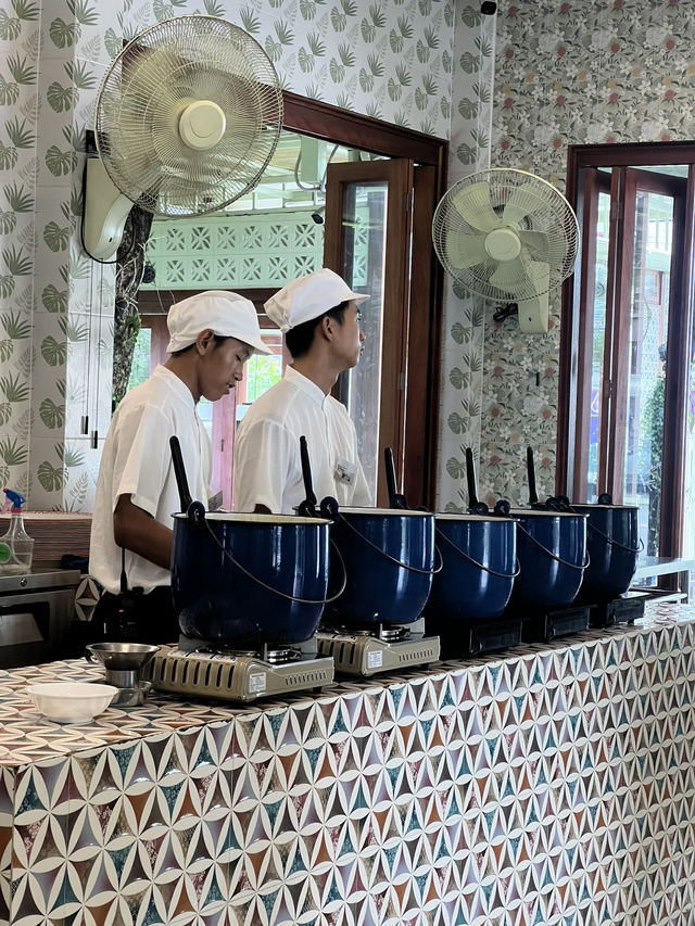 ร้านป้าขาว ขนมจีนเมืองคอน